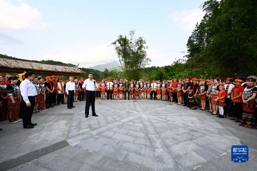 习近平在位于三亚市崖州湾科技城的崖州